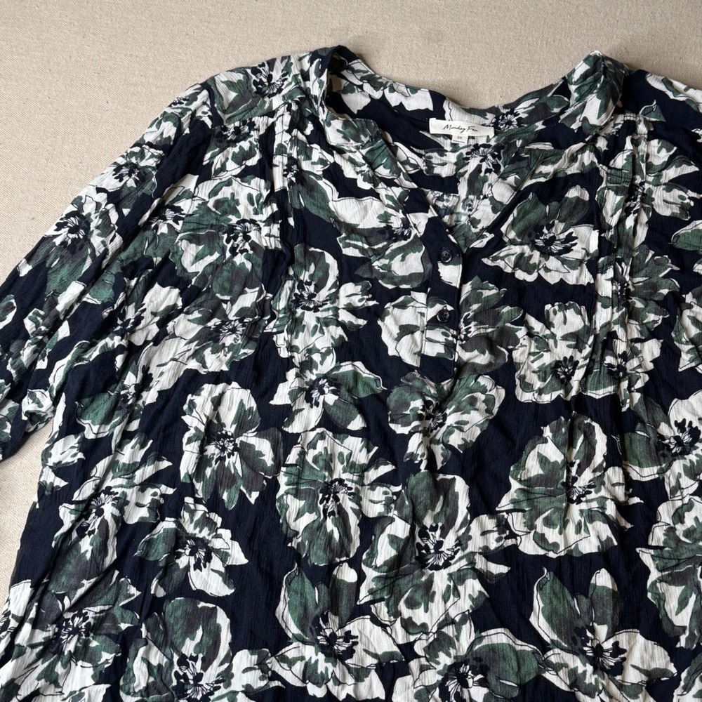 Monday Fun Womens Plus Size 3X Floral Henley Blouse Navy Green Rayon FD86649S-4P